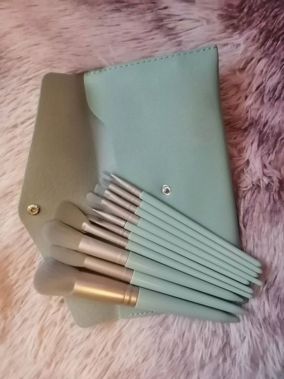 Sunaina Makeup Ocean Blue Brush set of 8 with bag